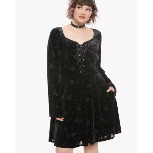 NWT Her Universe 3 Disney Hocus Pocus Icon Velvet Bell Sleeve Dress 3X 22 24 - Picture 1 of 12